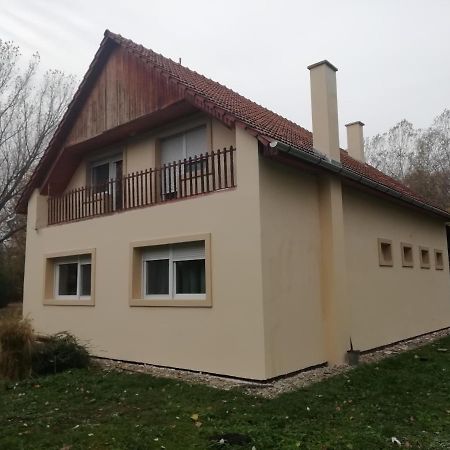 Maci Vendeghaz Apartment Bekescsaba Bagian luar foto