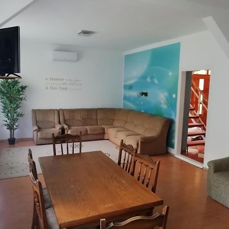 Maci Vendeghaz Apartment Bekescsaba Bagian luar foto
