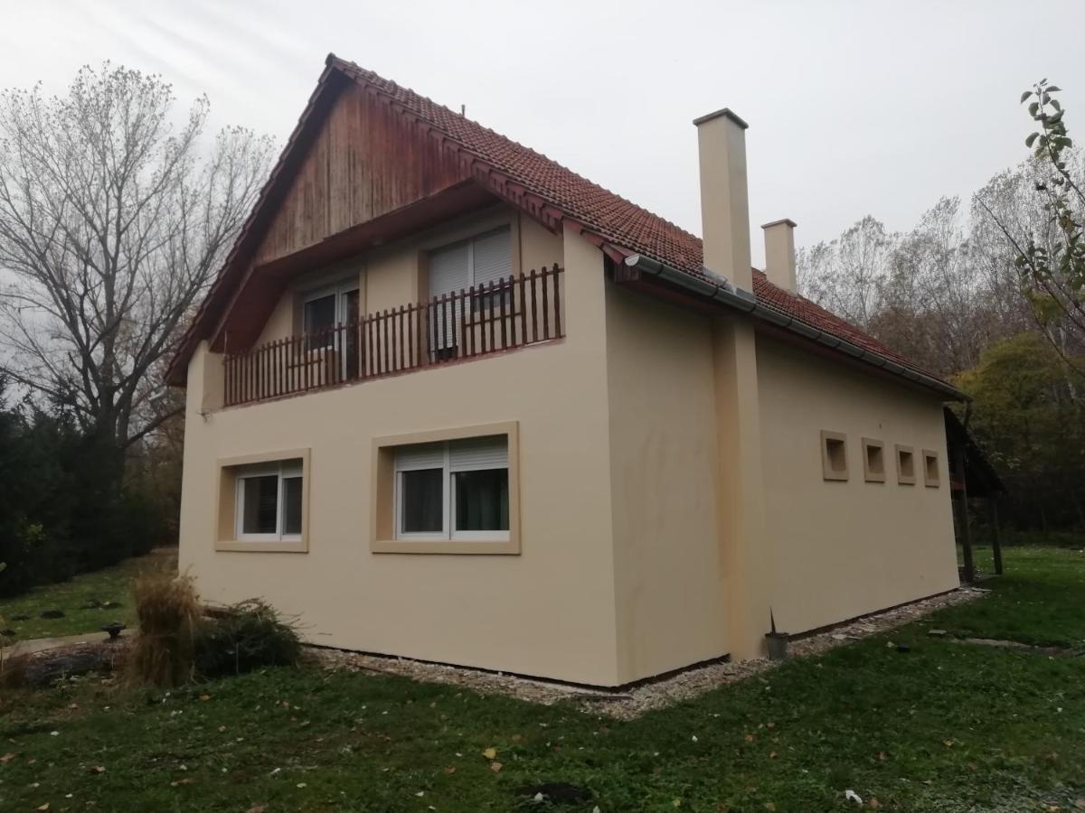 Maci Vendeghaz Apartment Bekescsaba Bagian luar foto