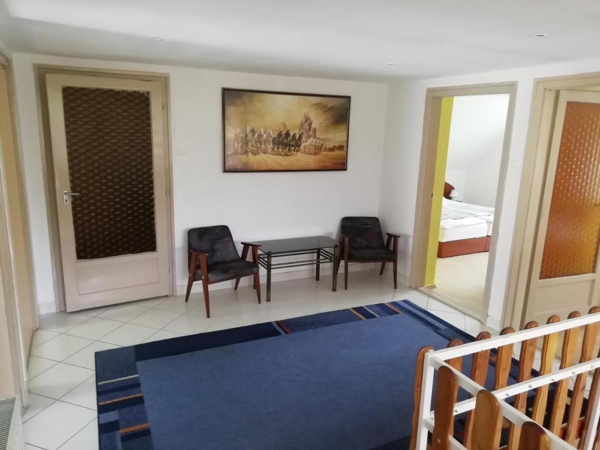 Maci Vendeghaz Apartment Bekescsaba Bagian luar foto