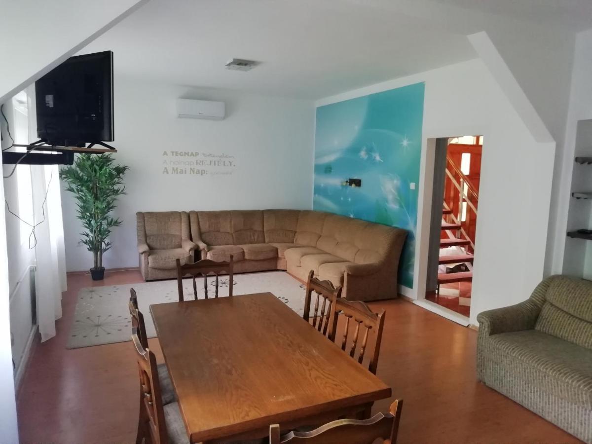 Maci Vendeghaz Apartment Bekescsaba Bagian luar foto